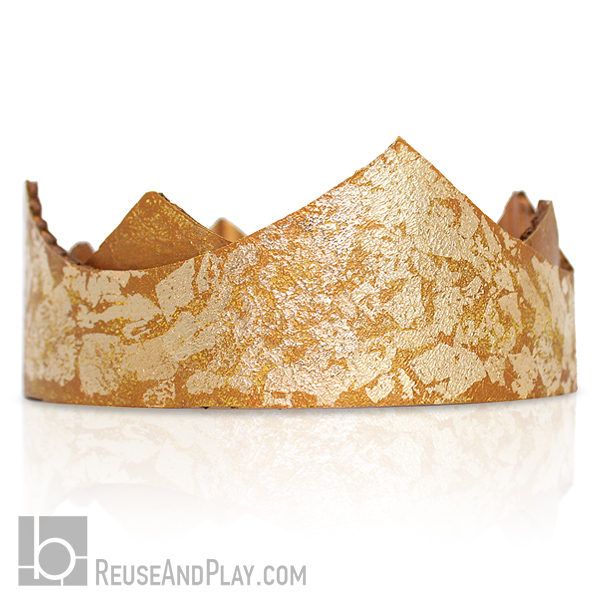 Fitted cardboard crown painted in gold